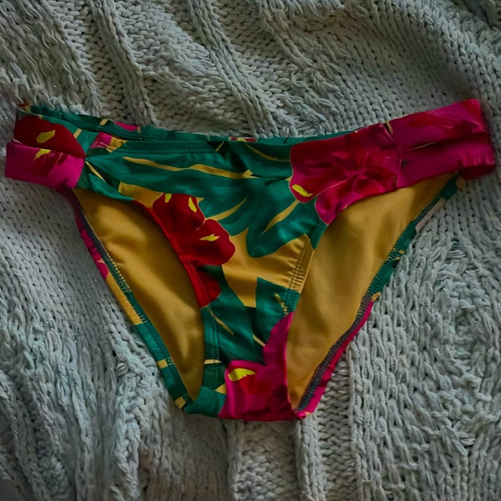 Juniors bikini bottoms